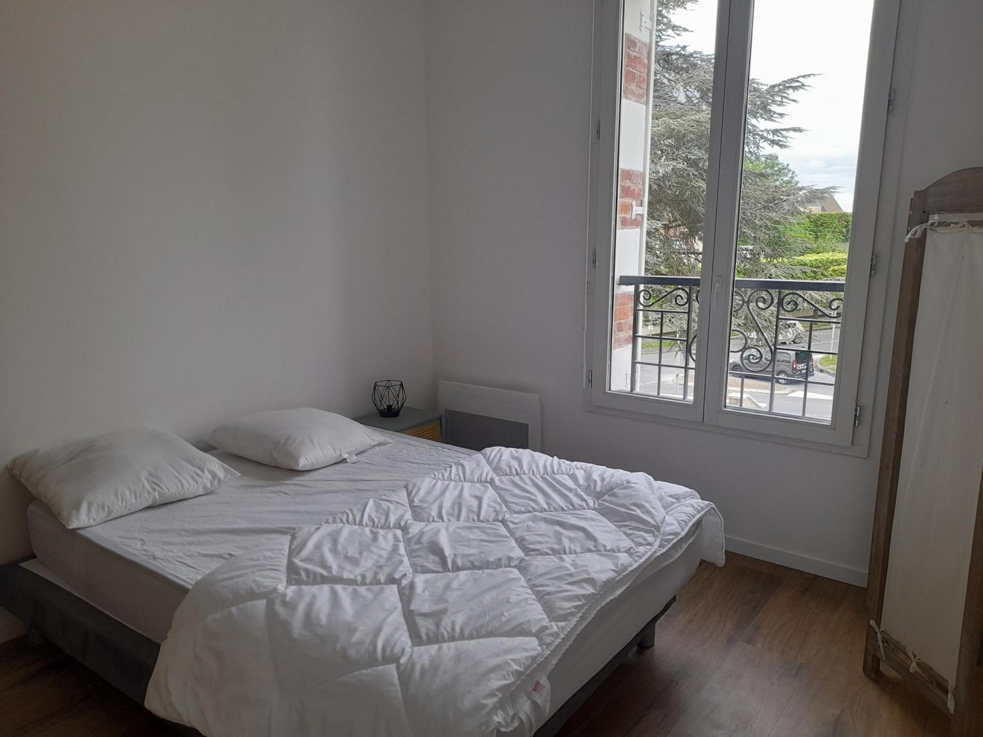Appart Dans Petit Chateau En Centre Ville Lagny-sur-Marne Luaran gambar