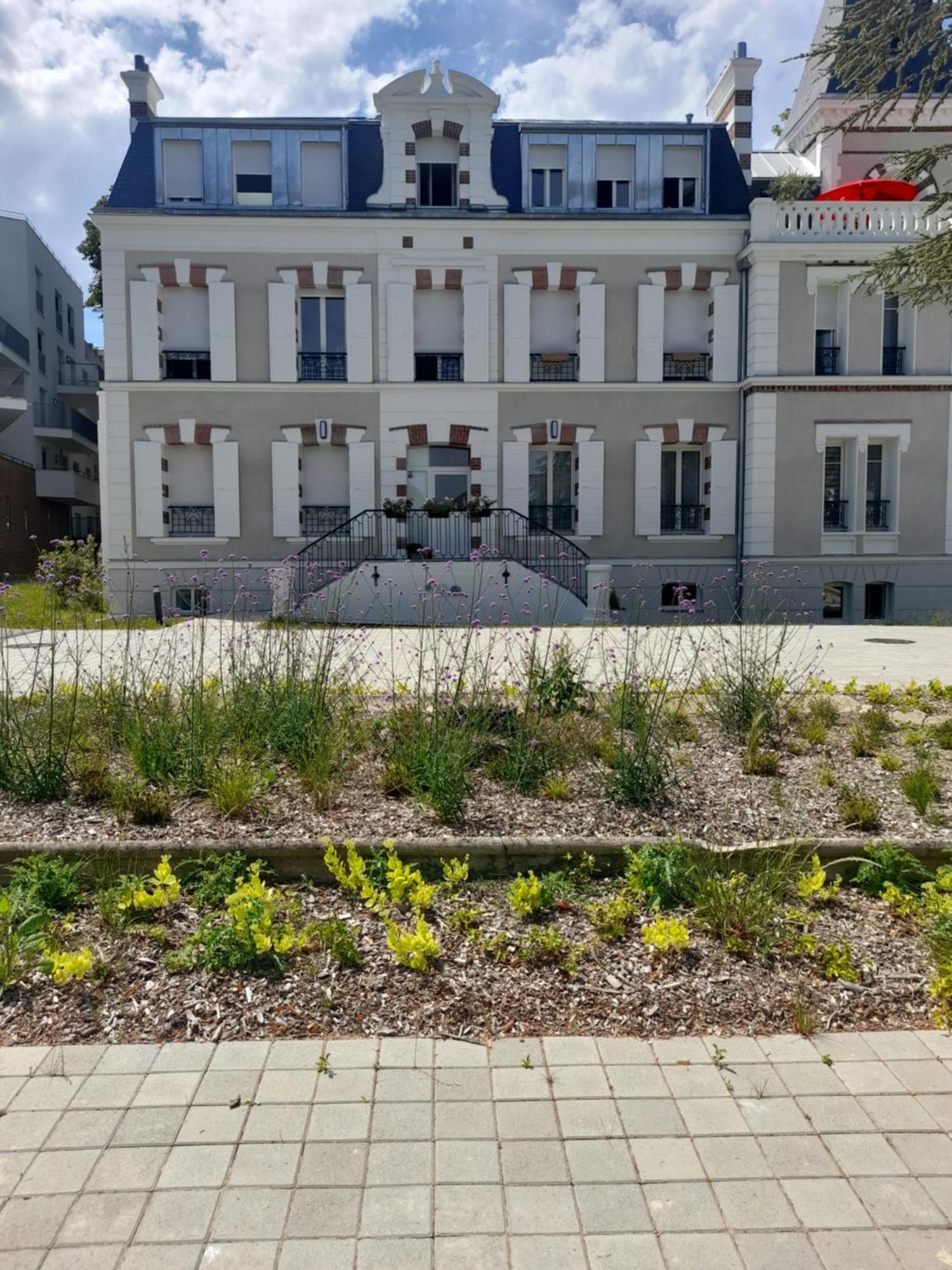 Appart Dans Petit Chateau En Centre Ville Lagny-sur-Marne Luaran gambar